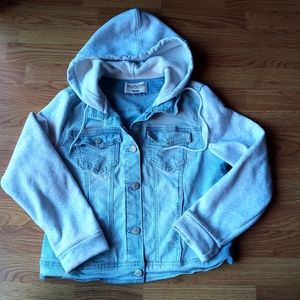 P**Wallflower ladies jean jacket with gray hoodie, the Dreamer fit